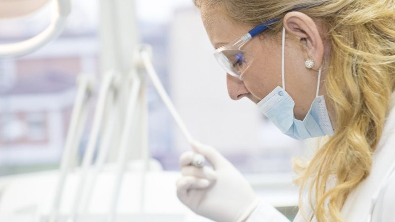 endodoncja mikroskopowa